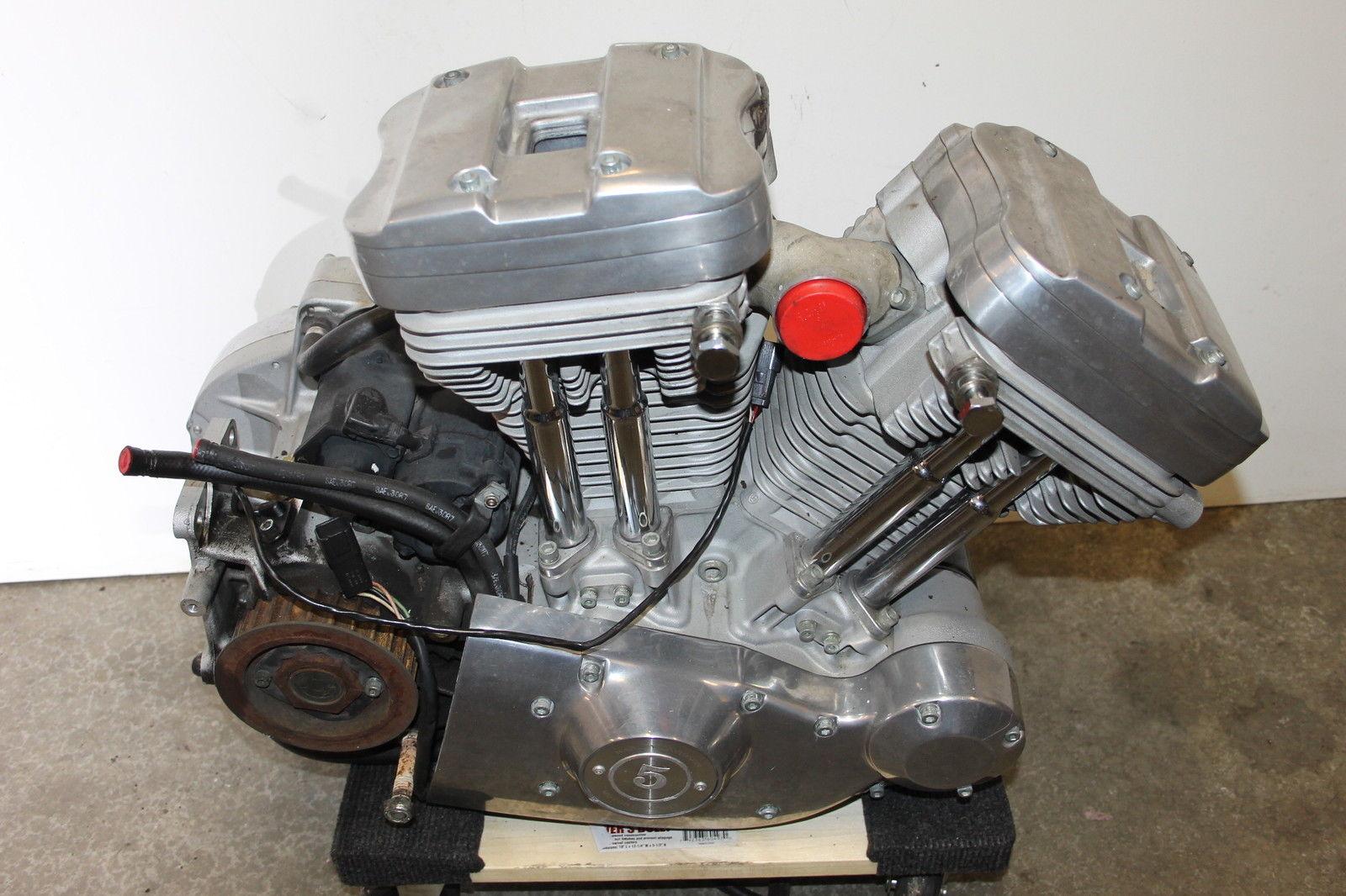 XLH883のエンジン
